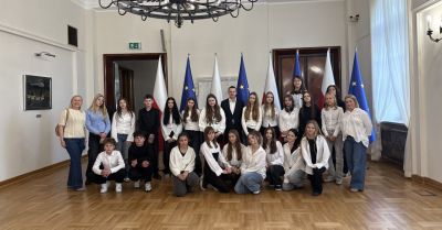 Uczniowie Jedynki zwiedzili Sejm, Senat i KPRM